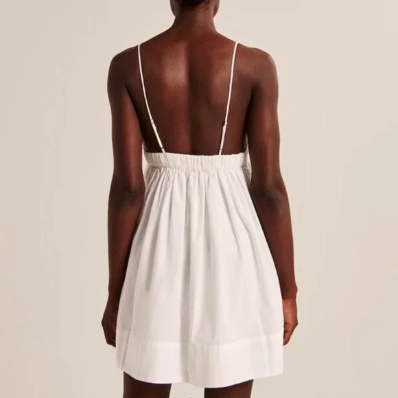 💛 Bundle- $20 Abercrombie & Fitch White Chemise with V-Neckline - Picture 2 of 4